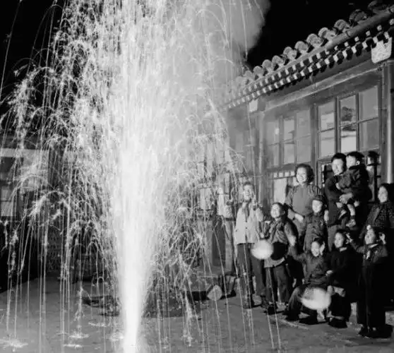 老照片写实;60年前的春节,这才是真正的过年味