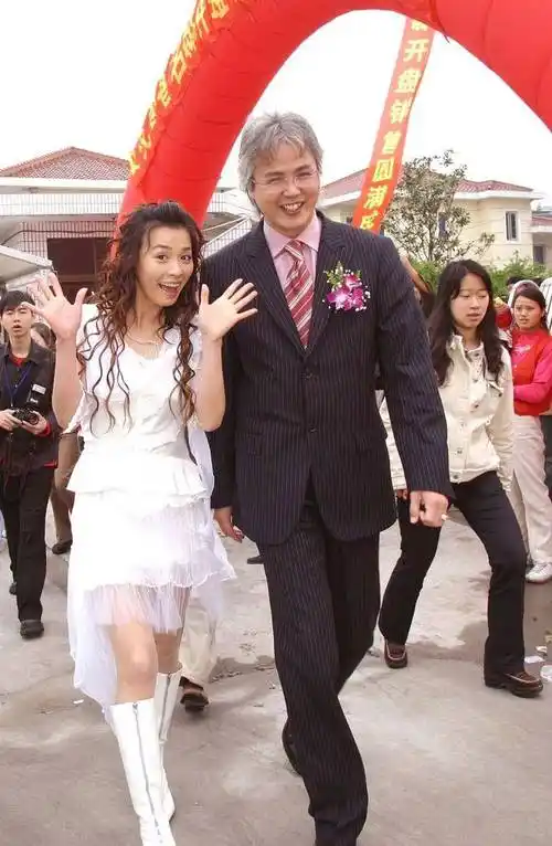 17亿"楼王"洗脑骗局!无数人倾家荡产,张庭夫妇现状大快人心