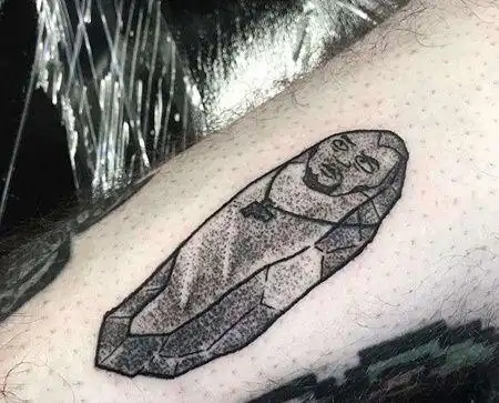 点刺小腿石头纹身图案