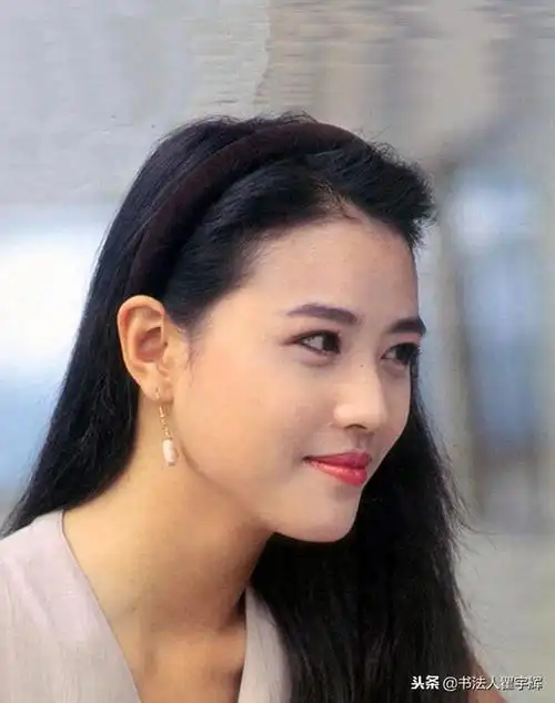 周海媚,12张年轻时的老照片,举手投足之间尽显十足的女人味