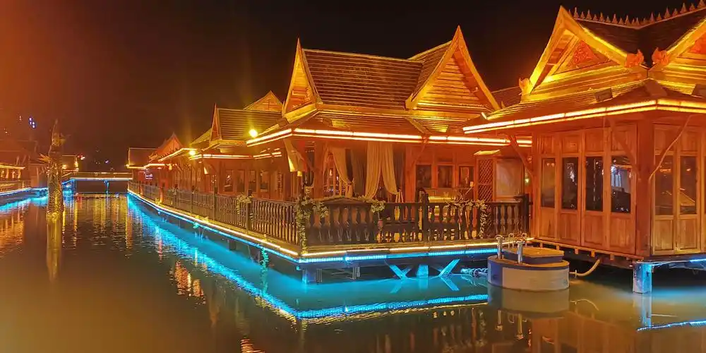 西双版纳告庄夜景