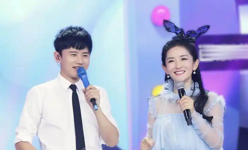 看到了谢娜不停的追逐,但没有人知道早已心动的张杰背负了多大的压力