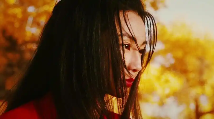 张曼玉在电影《英雄》中的红衣,气场太强了!