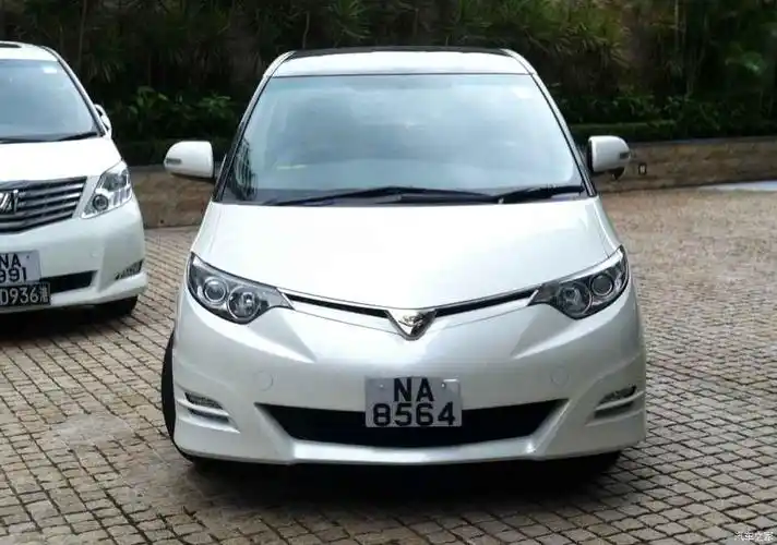 悬挂香港车牌的同款丰田estima aeras