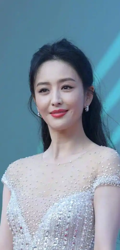 佟丽娅的图不p就放出来了,状态很真实!_身材_肩膀_裙子