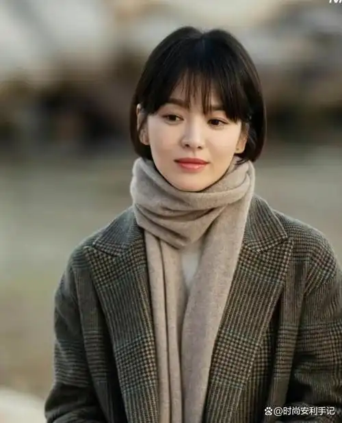 立秋后别急着换发型,今年头发"越短越洋气"!瞧宋慧乔有多美