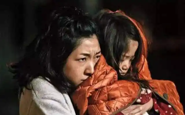 青海母亲燕志云:虐死6岁女儿判刑7年,出狱后挖其骨灰踩踏泄愤_苏丽