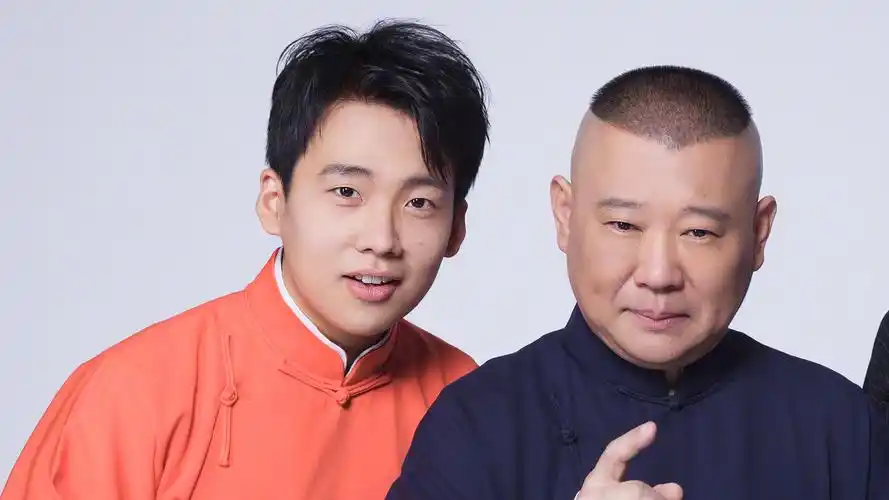 郭德纲郭麒麟父子齐聚上海父亲成新人儿子是明星观察员