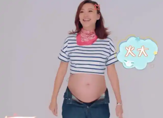 应采儿被要求穿露脐装拍孕妈照,谁注意她肚子上的皮肤,早该想到