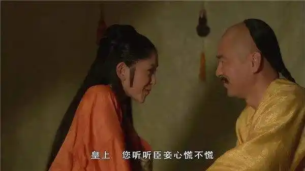 祺嫔被宠幸时为什么要从皇上脚边钻进被窝原因太大胆难怪皇上顶不住