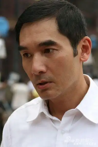 方中信至今无绯闻,"不老男神"娶了"港姐",女儿漂亮可爱!