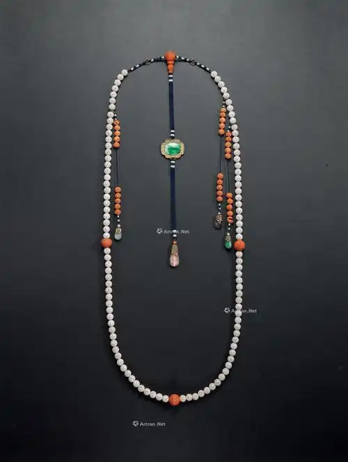 3156 清 白玉透雕螭龙纹朝珠