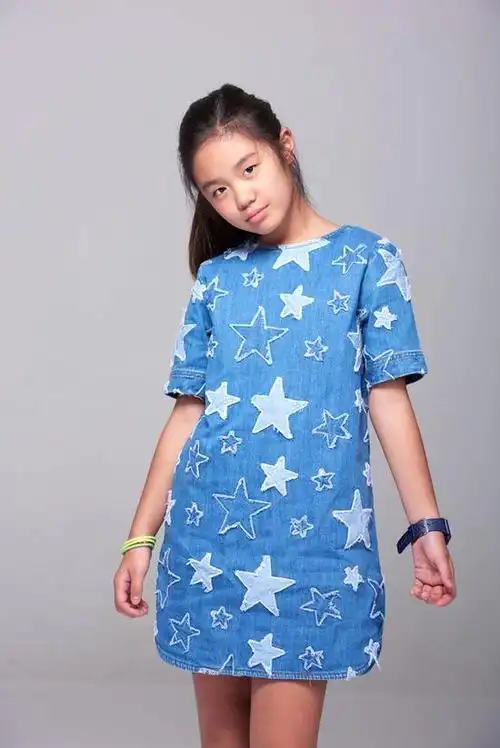 钟镇涛爱女初长成录制新歌感谢父母