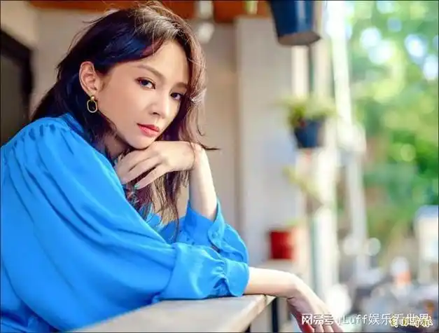 fir飞儿乐团在前主唱faye詹雯婷单飞后,找来新主唱lydia韩睿再次出发