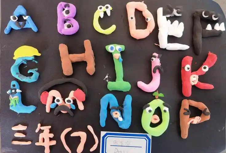 与"泥"相遇 拾趣春光——燕桥小学英语字母单词创意画活动