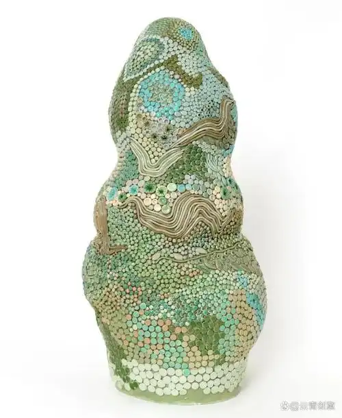 在安吉丽卡·阿伦特的作品中,我们很难再看到传统陶瓷艺术的形式和