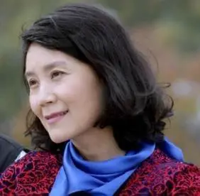 出演北京人在纽约走红的她因为姜文的一句话改变了她的一生