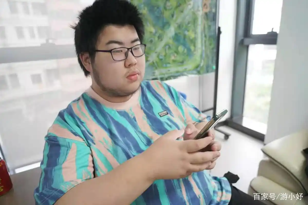 qg正式更名狼队,小胖泪目发文暂别赛场,宿敌李九祝贺引争议