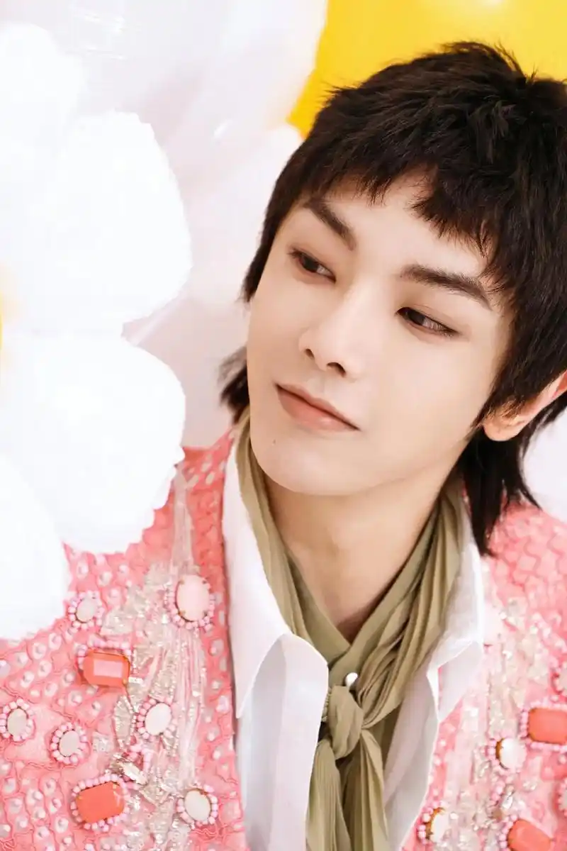 34岁的华晨宇你好啊!宝贝我们春暖花开见啊🥰🥰
祝宝贝0