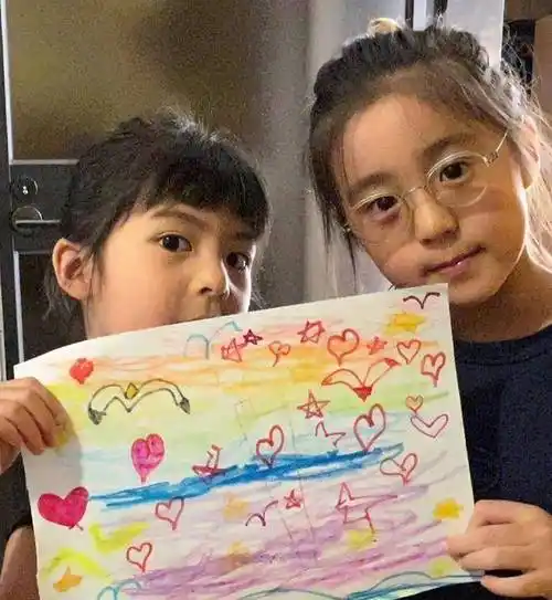 原创贾静雯为女儿庆生晒7岁咘咘萌照希望她不要和妹妹波妞吵架