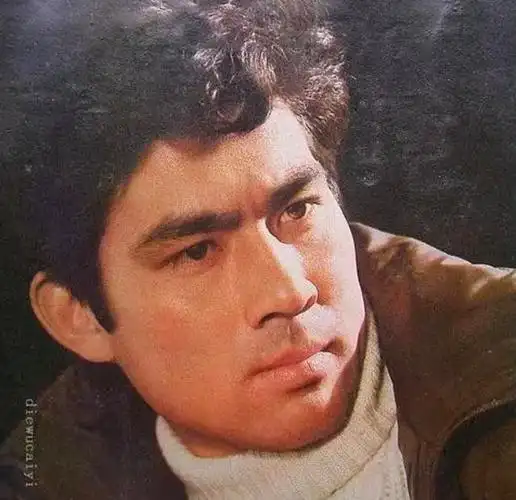 朱时茂:姊妹10个,12岁丧父,与妻子分居8年,如今美满幸福