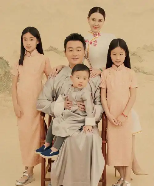 佟大为一家五口全家福#01可能连佟大为自己都没有想到,他竟然因为一