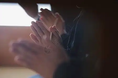 双手合十的护士高清图片双手合十的虔诚女士高清图片双手合十的朋友