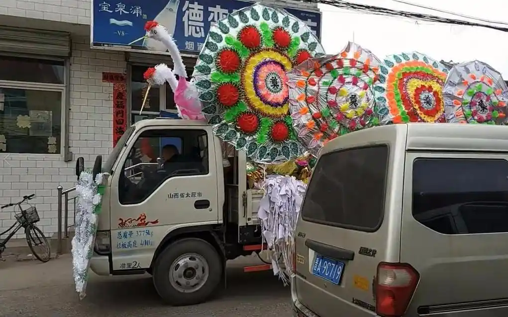 实拍山西农村丧事,大鱼大肉不比喜事差,唢呐吹得直击人内心