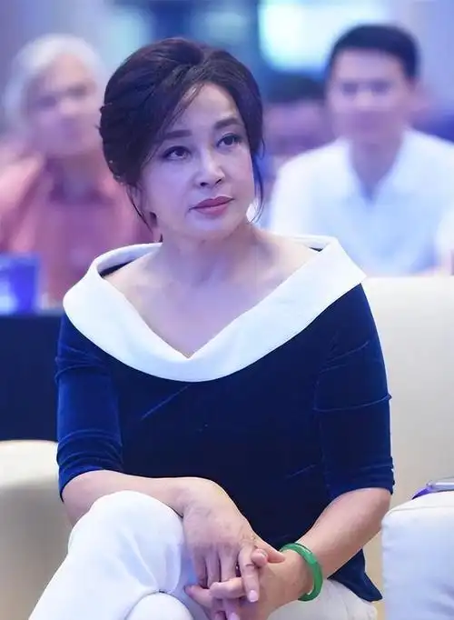 善恶终有报73岁还前凸后翘的四婚刘晓庆走上了另一条道路