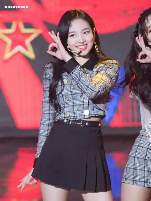 林娜琏超话ny#林娜琏的365天#【那年今日】190123 gaon舞台上闪闪发光