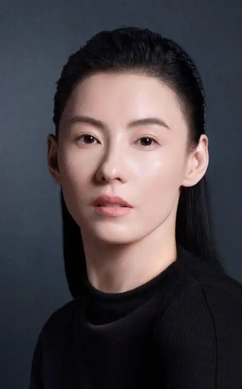 张柏芝独自为儿庆生大儿新发型显叛逆父亲谢霆锋未公开祝福