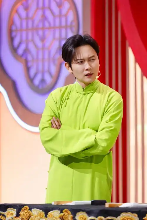 大褂真好看德云社相声专场##新春直播季#看@孟鹤堂口吐莲花