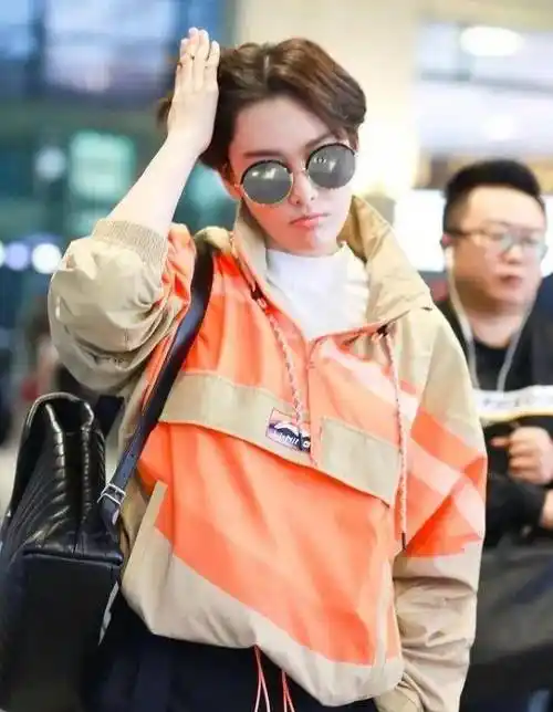 张馨予短发a爆!这个军嫂又帅又美!_造型_长发_勇气