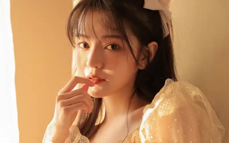 高冷蕾丝美女图片桌面壁纸