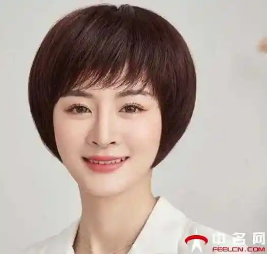 40岁一50岁女最新发型图片衬托整个人的气质显得年轻