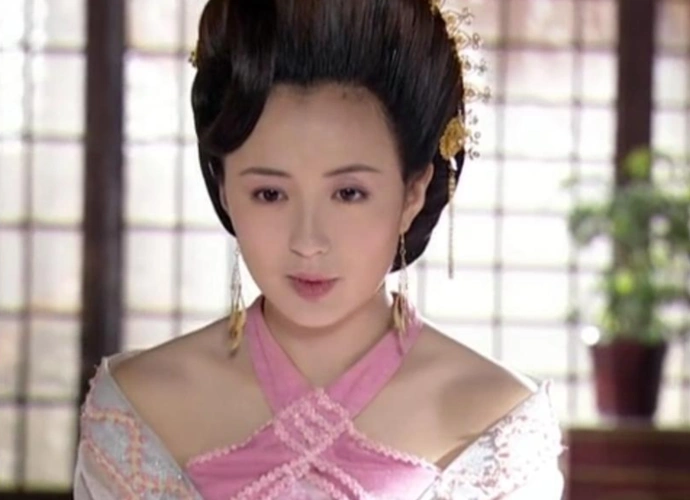 《至尊红颜》播出18年,用现今的审美来看,5位女主演谁最好看?