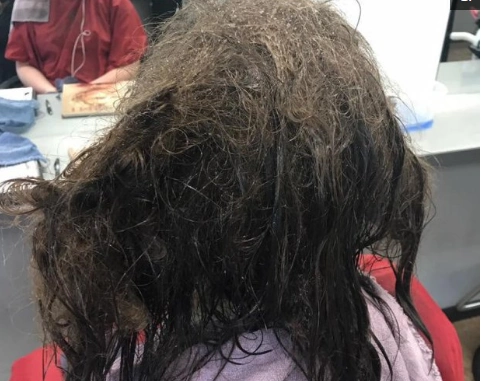 这个女生十年不梳头发,结果.