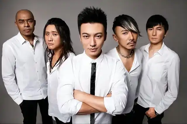 歌手小爱资料花儿乐队