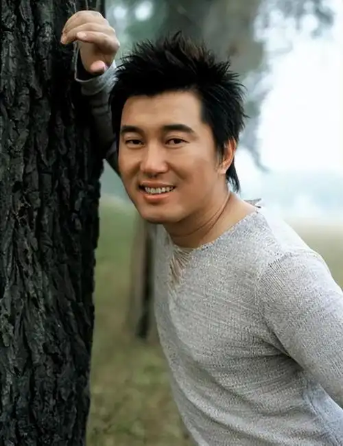 满文军:自毁前程被封杀,两次离婚至今单身