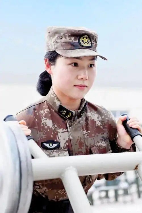 首位女"特三"!北京卫戍区女兵任倩男荣立三等功