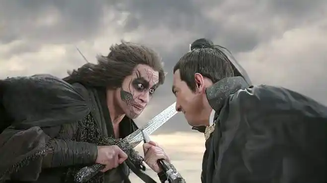 三少爷的剑:燕十三和剑神决斗,招招都是杀招,燕十三险象环生-影视综