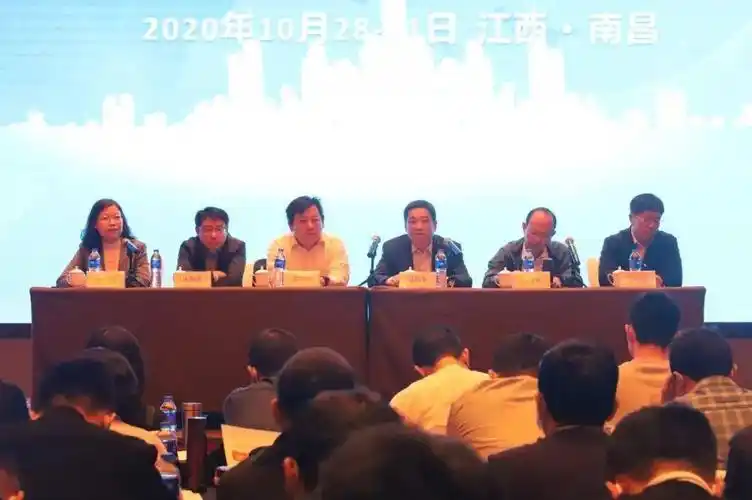 中国建筑文化中心主任曾少华和江西省住房和城乡建设厅党组书记吴昌平