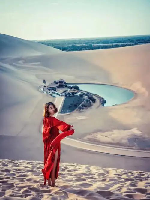 敦煌月牙泉鸣沙山旅拍