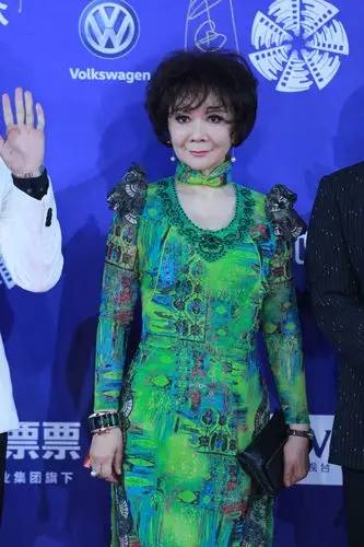 北京电影节开幕红毯 57岁蔡明亮相身材傲人