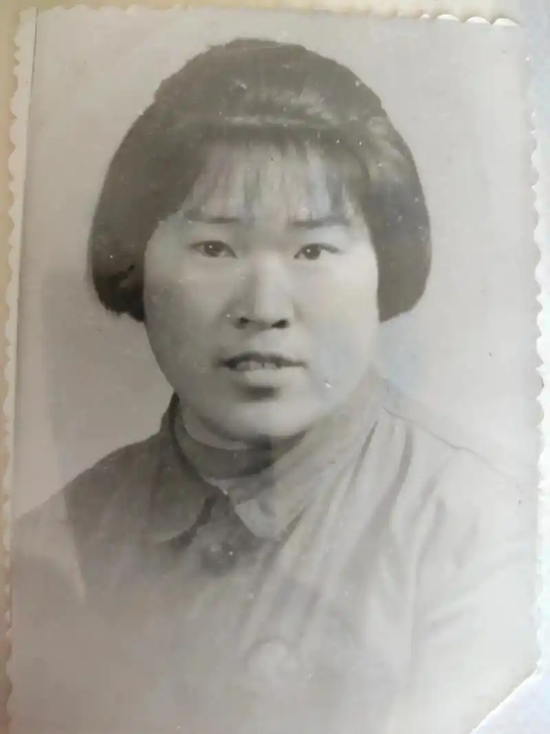 妈妈年轻时的照片 - 抖音