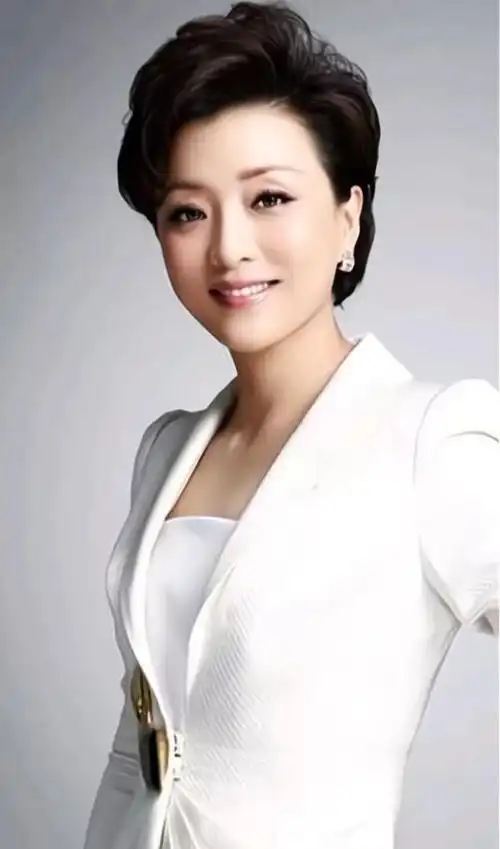 杨澜,端庄优雅!_高清图集_新浪网