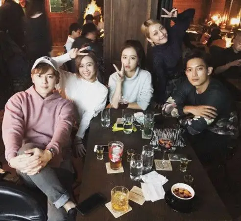 《17岁》5人帮合体! 隔半年「开同学会」粉丝嗨翻