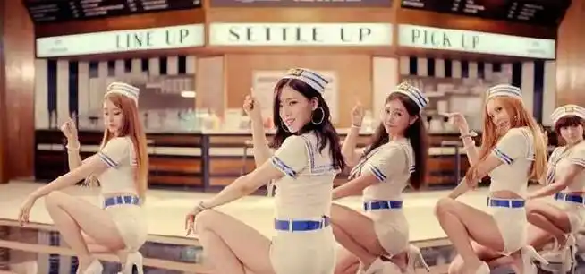 t-ara  皇冠女团  成员有李居丽,咸恩静,朴孝敏,朴智妍,朴昭妍,全