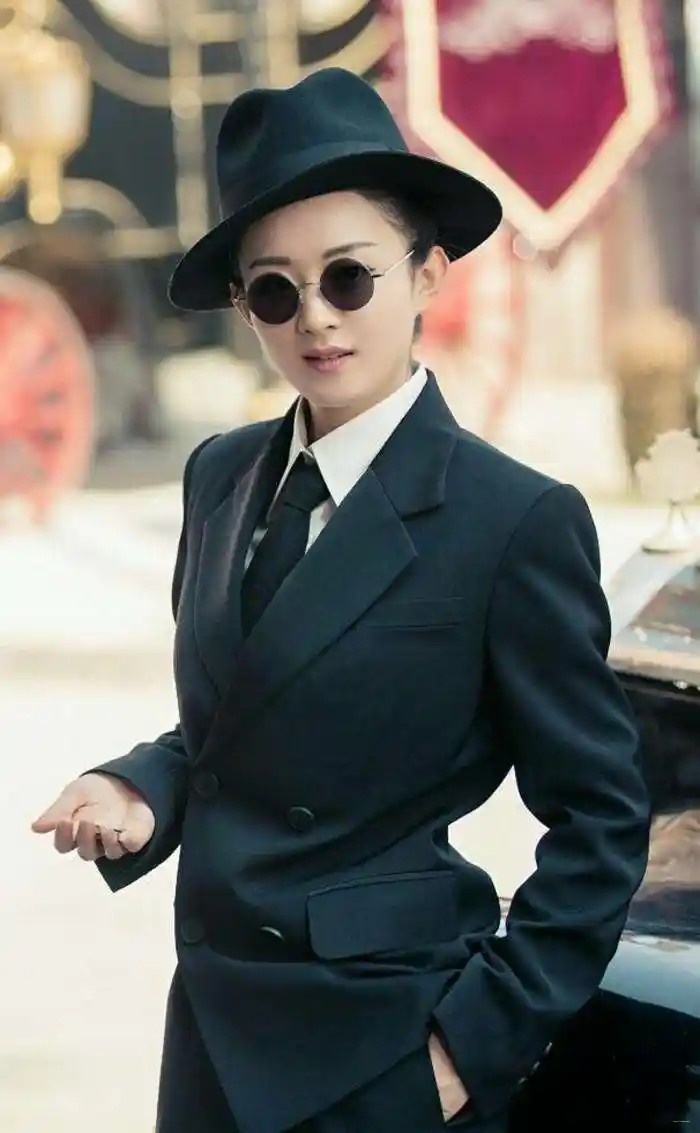 女星女扮男装,杨幂输了,黄圣依斗鸡眼,景甜最帅,唐嫣最搞笑.