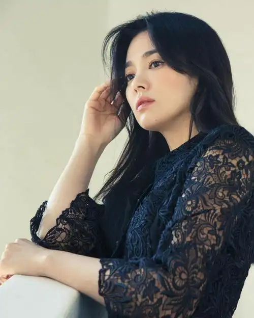 宋慧乔时尚写真公开造型大方气质温柔